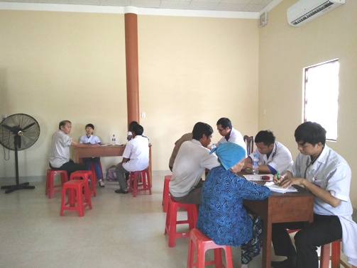 Khám bệnh phát thuốc miễn phí cho gia đình chính sách, gia đình có hoàn cảnh đặc biệt khó khăn tại huyện Tây Sơn